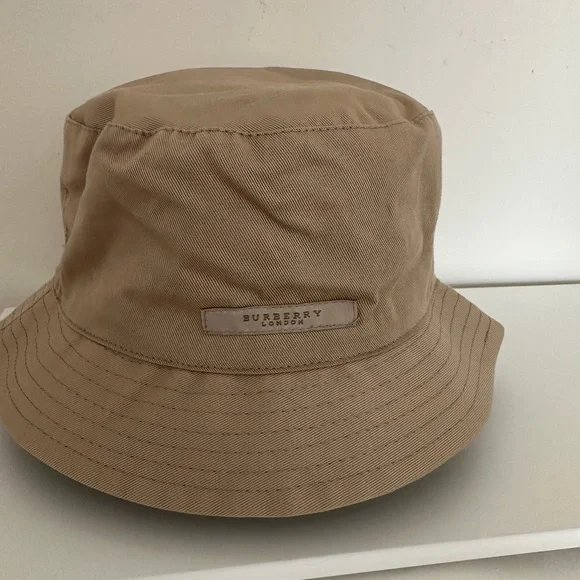 Burberry Reversible Bucket Hat Solid/Plaid SIZE L NWT - Picture 2 of 6